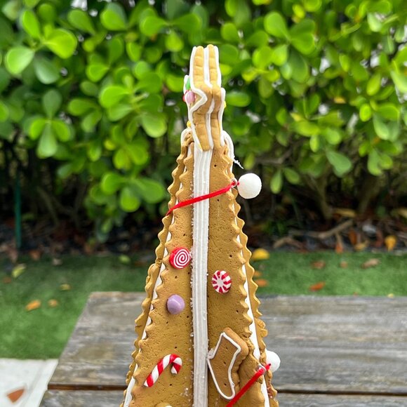 Old Time Pottery Gingerbread Christmas Tree Peppermint Candy Village Scene 13" - Picture 11 of 11